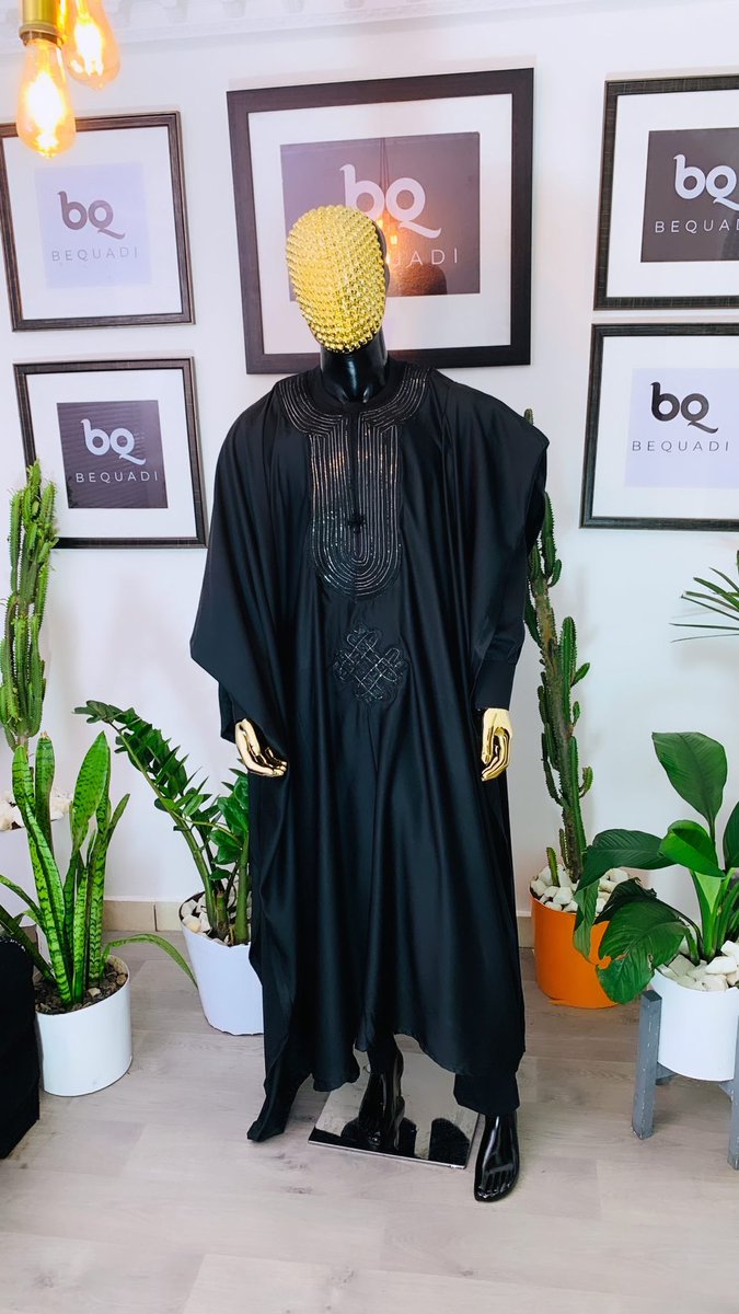 bequadi's tweet photo. There is something unique about black agbada. It’s dam classy 🖤🔥 #Cameroon #cameroonfashion https://t.co/WtHQc05gzy