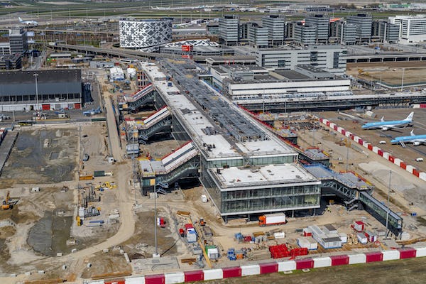 CobouwNL's tweet photo. Niet Heijmans, maar BAM gaat A-pier Schiphol afbouwen https://t.co/uDmG8qXWe2 https://t.co/dWDZLpci6s