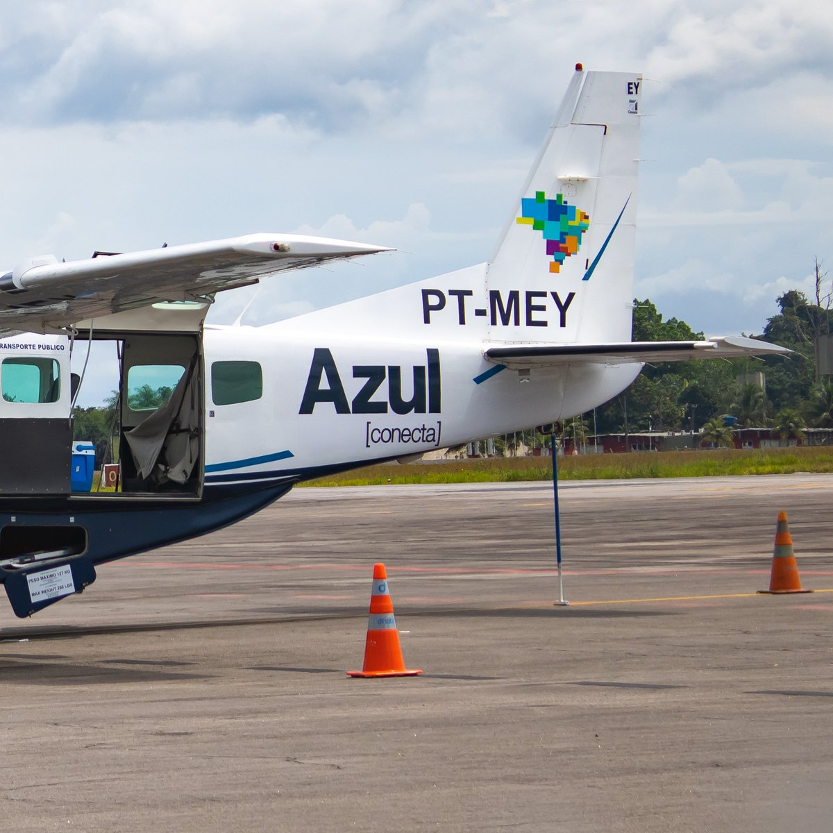 cnfapproach's tweet photo. ✈ Cessna 208B Grand Caravan
🆔️ PT-MEY
🇧🇷 @azulinhasaereas / AzulConecta
🌎 SBBE / BEL
.
✅️ Acompanhe no Facebook, Instagram e Twitter : @cnfapproach
.
#cessna #cessna208b #cnfapproach #avgeek #azulinhasaereas #azulconecta https://t.co/YsM4PDFDsZ