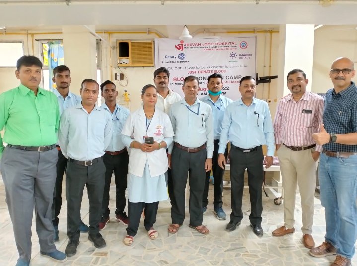 RaktSankalp's tweet photo. A successful #blooddonationcamp at #JeevanJyotiHospital made our day! Thankful to @dr_arpit @bansaldrvandana @rotary_midtown &amp; all the #volunteers &amp;  #donors.
#raktsankalp #raktsoldiers #harghardonor #prayagraj #donatebloodsavelives #BloodMatters #Groovy https://t.co/JqnAj07259