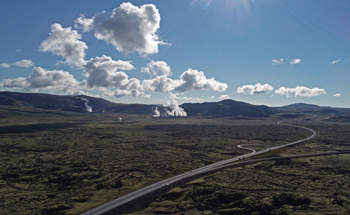 Beautiful morning on Iceland's Ring Road past #Hellisheiðarvirkjun geothermal power plant, home of the <a href="/CarbFix/">Carbfix</a> project, sucking #CO2 from the atmosphere and turning it into stone. #climateaction #carbfix #climateemergency #carbonsequestration