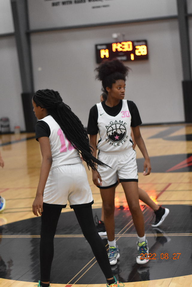 girlzprepreport's tweet photo. Opening Day-9th Grade Divison STANDOUTS #NBC22 https://t.co/BjRjvb3Zpx @OklahomaAcesGBB @atxelitebball @SodekSummer @iplayprimetime @PGHTexas @PGHOklahoma @PrepGirlsHoops https://t.co/JcbTJcuk4L