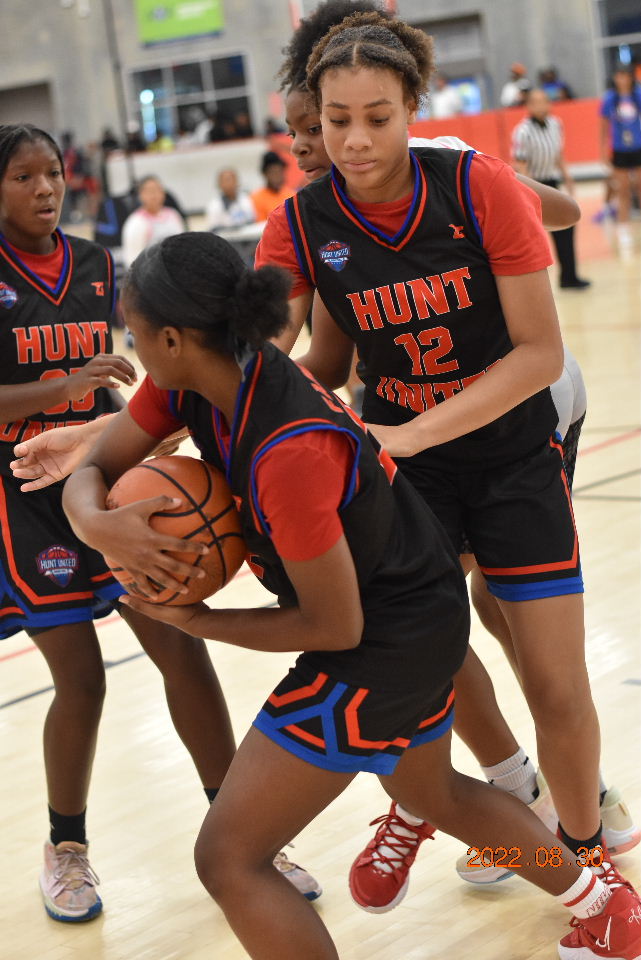 girlzprepreport's tweet photo. Opening Day-9th Grade Divison STANDOUTS #NBC22 https://t.co/BjRjvb3Zpx @OklahomaAcesGBB @atxelitebball @SodekSummer @iplayprimetime @PGHTexas @PGHOklahoma @PrepGirlsHoops https://t.co/JcbTJcuk4L