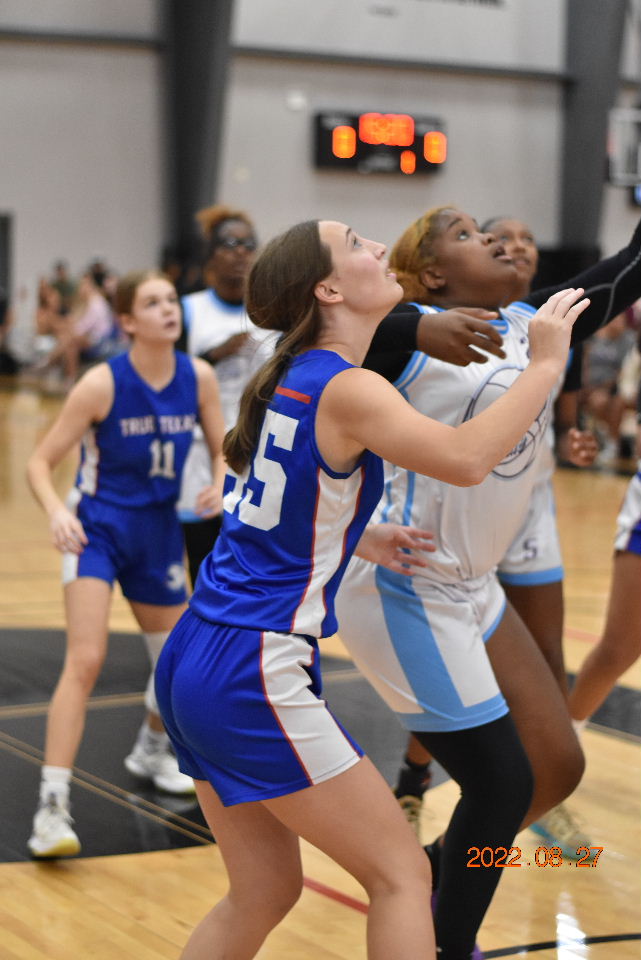 girlzprepreport's tweet photo. Opening Day-9th Grade Divison STANDOUTS #NBC22 https://t.co/BjRjvb3Zpx @OklahomaAcesGBB @atxelitebball @SodekSummer @iplayprimetime @PGHTexas @PGHOklahoma @PrepGirlsHoops https://t.co/JcbTJcuk4L
