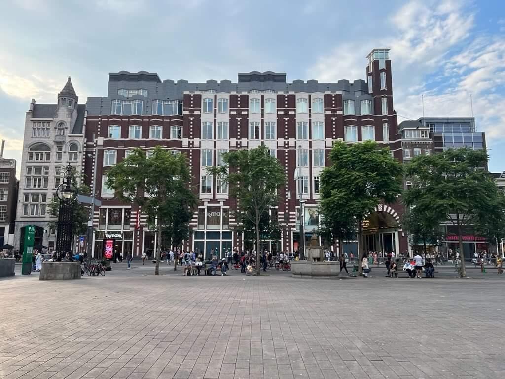 ShahnawazDahani's tweet photo. Our Army at Amsterdam ❤️🇳🇱🇵🇰. https://t.co/eGO7UkXs8Y