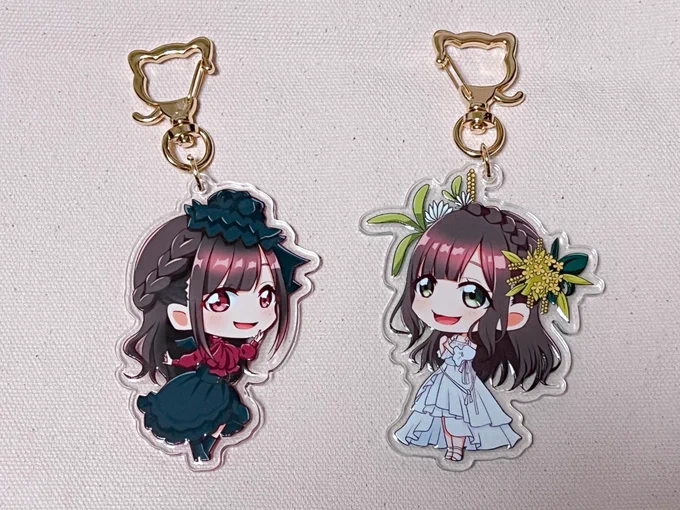 WONDER MAPとReverse-Rebirthのお衣装アクキーをやっと作りました…!やっぱりアクキーになるとめちゃくちゃ可愛いなぁ(お久しぶりのスーパー自画自賛タイム)本当はもうちょっと後に届く予定だったんですけど、まさかの17日に届くミラクル#鈴木愛奈 