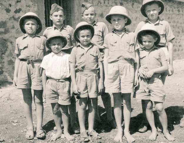 ZaPLMundurem's tweet photo. Podczas #WW2 polscy🇵🇱 uchodźcy znaleźli dom w #Indiach, gdy Maharadża z Nawanagar 🇮🇳otworzył swój letni pałac dla przesiedleńców.
W 1942 roku Jamsaheb z #Nawanagar dał 1000 polskim dzieciom uwolnionym z radzieckiego systemu Gułag, dom na kilka lat. https://t.co/ItQCWCcXlw