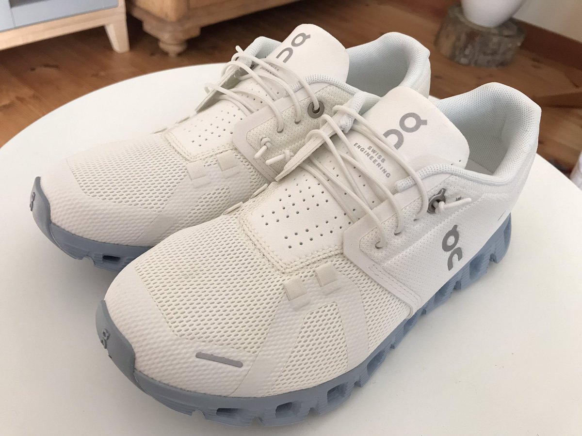 hinabogum1686's tweet photo. お盆明けの今日からお仕事再開😑
11日間も休んだから疲れたけど
この👟で気合い入れました✌️
ボゴミとおそろではないけど😅
いい靴だけあって歩きやすかった👌
ボゴミの頑張る姿が私のやる気⤴️に
繋がってる💕チンチャコマウォヨ🫶🏻
@BOGUMMY 
#パク・ボゴム 
#ParkBogum 
#oncloud5 https://t.co/sQ273FSiEb