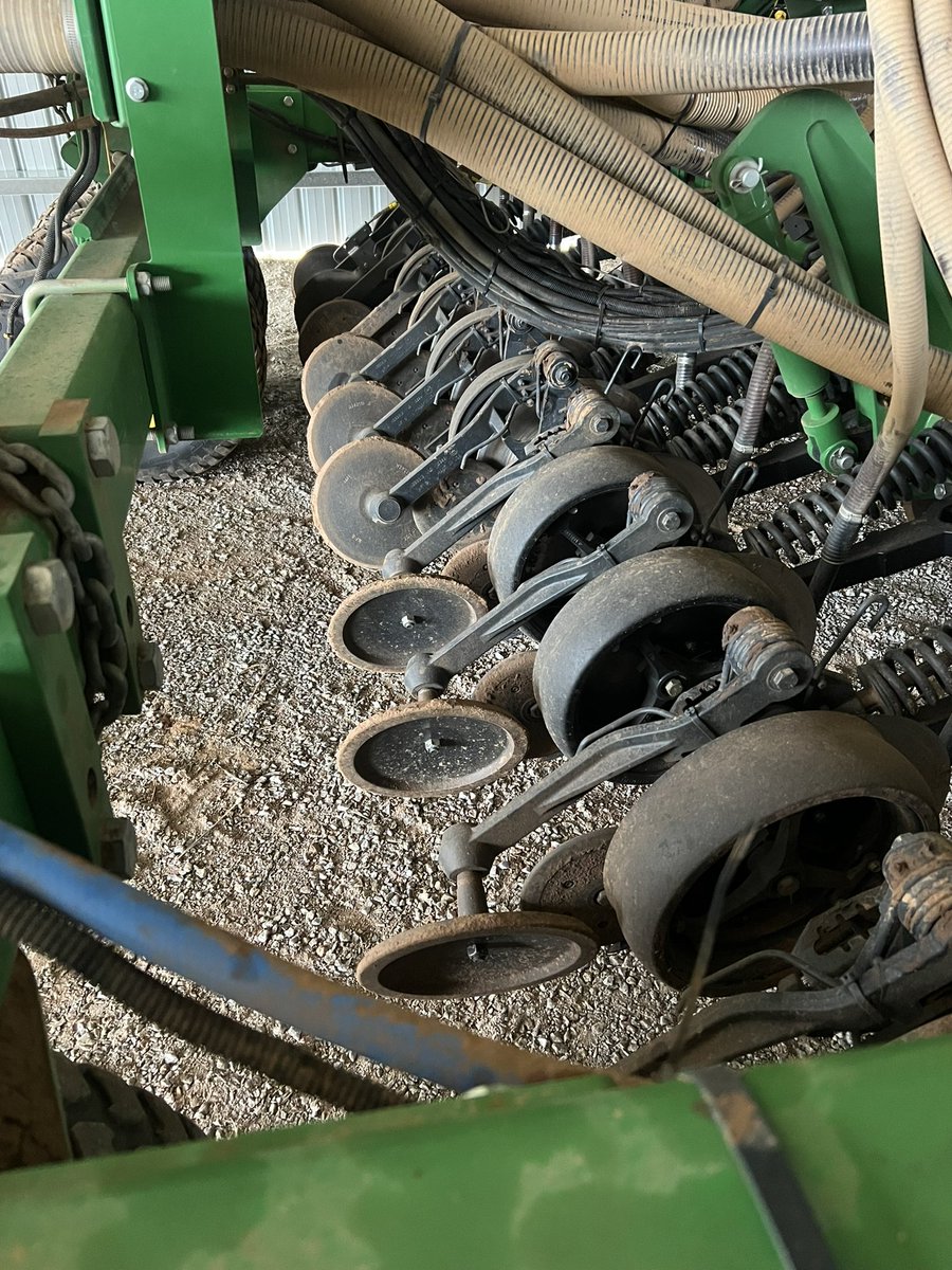 MsfMallee's tweet image. Rounding up for the day Robust Ground Cover @desertfarmer84 talks challenges &amp;amp; rewords of strip &amp;amp; disc system on farm. Watch this space as #msfprojects investigate further with more demos coming! @Moodie_ag @MalleeCMA #FutureDroughtFund #mallee