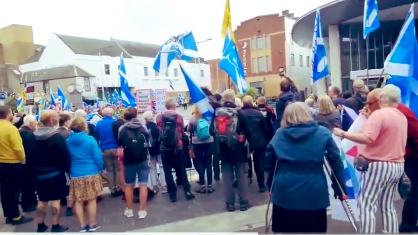 indyscotnews's tweet photo. Scenes from #PerthProtest captured on video by @TweetStreetocc1 | Link 🎥https://t.co/ryxRwT0c9q https://t.co/QG7ExK7wny