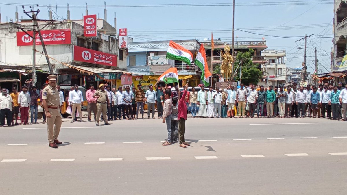 JogipetPs's tweet photo. on 16.08.2022 at 11.30 hurs SAMUHIKA JATIYA GEETALAPANA program in the view of 75th indepandance vajrotsavalu at jogipet town https://t.co/aMTAapnhXq