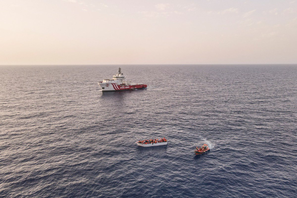 El #OpenArmsUno en la primera intervencion de su primera mision, la #Misión93 de <a href="/openarms_fund/">Open Arms</a> rescata a 101 personas a la deriva en el #Mediterraneo central.