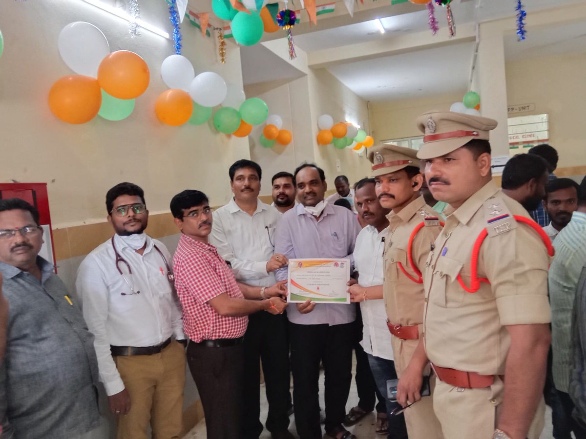 JogipetPs's tweet photo. blood donation of jogipet police on 17.08.2022 govt hosp[ital jogipet in the view of 75th Independence day celebration vajrostavalu https://t.co/49DDNzvccv