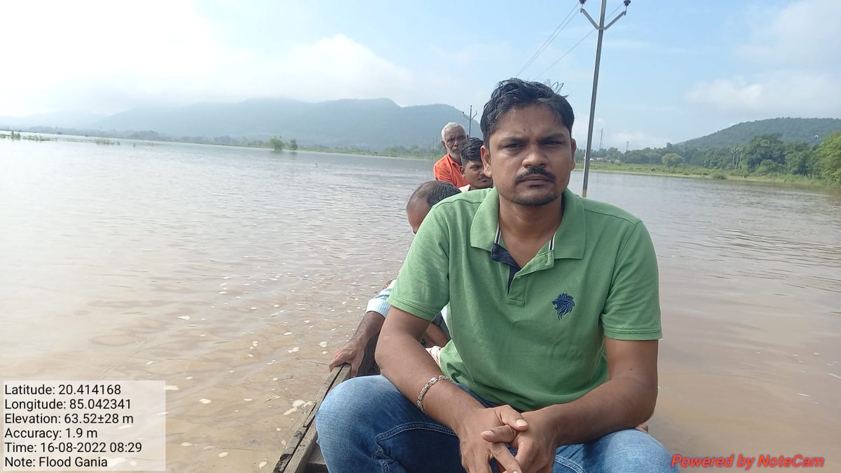 dahvsodisha's tweet photo. Livestock Healthcare Services provided by Mobile Veterinary Unit in flood affected areas of Gania and Bhapur block of Nayagarh District  by moving through boats @CMO_Odisha @rajaaswain @SecyChief @ApcOdisha @farddept https://t.co/2frtbIotlm