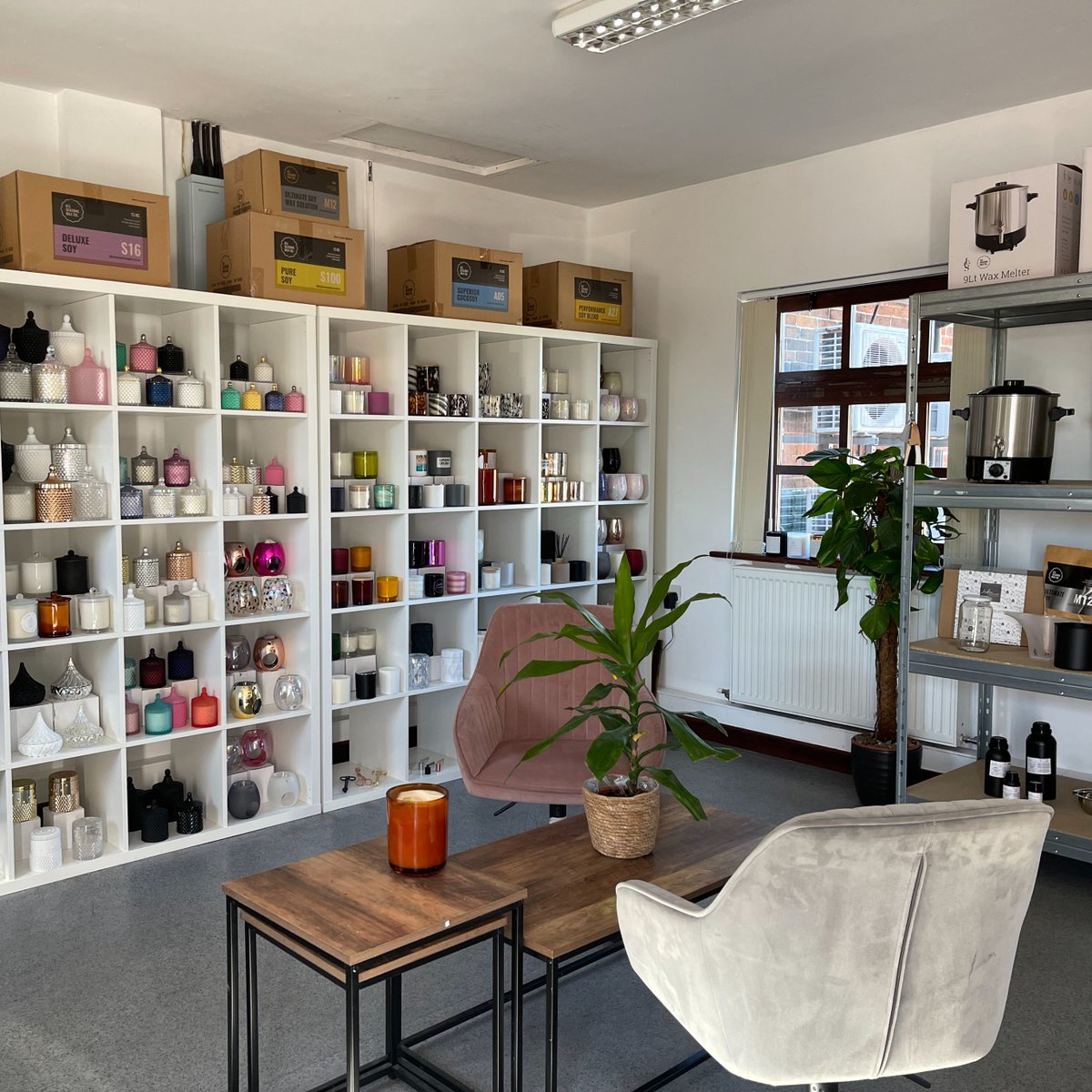 LondonLuxuryCS's tweet photo. Visit our Showroom✨ - https://t.co/w5dSGcgkAY

Book your visit on our website, opening times are as follows:

Mon - Thurs: 8AM - 4:30PM
Fri: 8AM - 4PM

#londonluxurycandlesupplies #luxurycandlesupplies #candlesupplies #candleshowroom #showroom #candledisplays #waxmelts https://t.co/NWXhh7pTDg