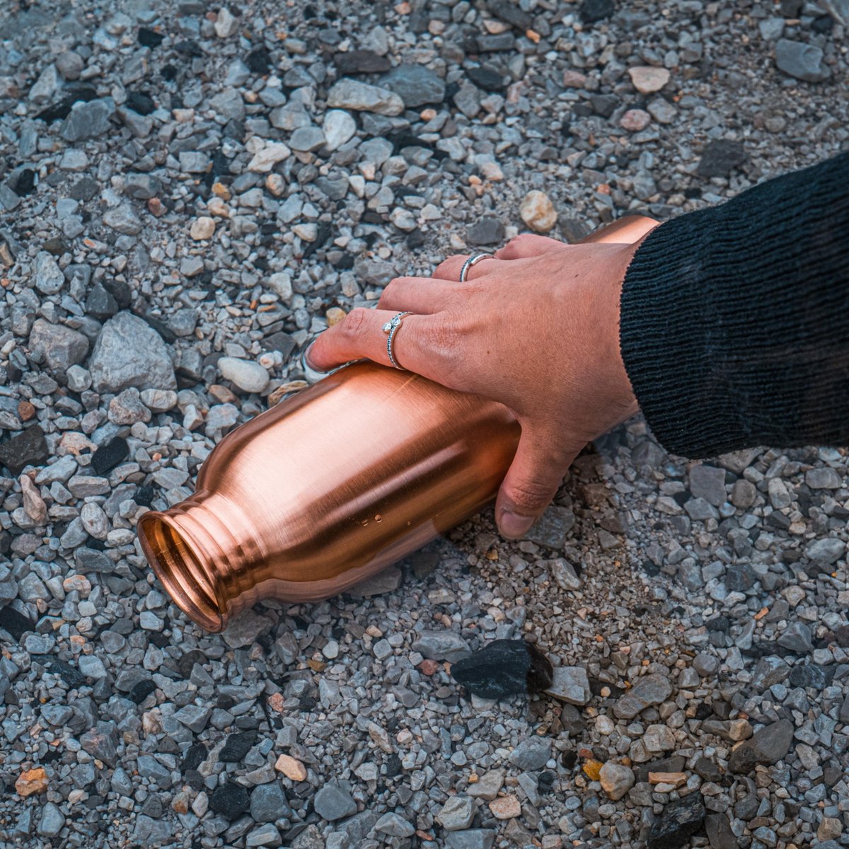 kosdeg's tweet photo. If you're thinking of getting yourself a Copper Water Bottle - it's extremely important you take care, ensuring you buy the right one. 

Not only do we ensure that we get the highest quality copper sheets available, our product was also selected by @britishvogue 

#copperbottle https://t.co/kjEEB1k655