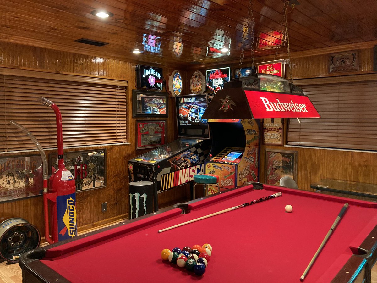 sf49ergirl16's tweet photo. @budweiserusa We really need one of these to complete our gameroom #BudMiniFridge #Sweepstakes @DeltaB00 @Jamie44938730 @ChadwellRose @rudyglove27 @MikeAda09133075 @NicolesChoice1 @AnitahM00 @CMANGO @patti_wambold @lorisbrewer @Broken_Emerald_ @QueenJessBcuz @TashLynn12 https://t.co/JTtLJlDa5h