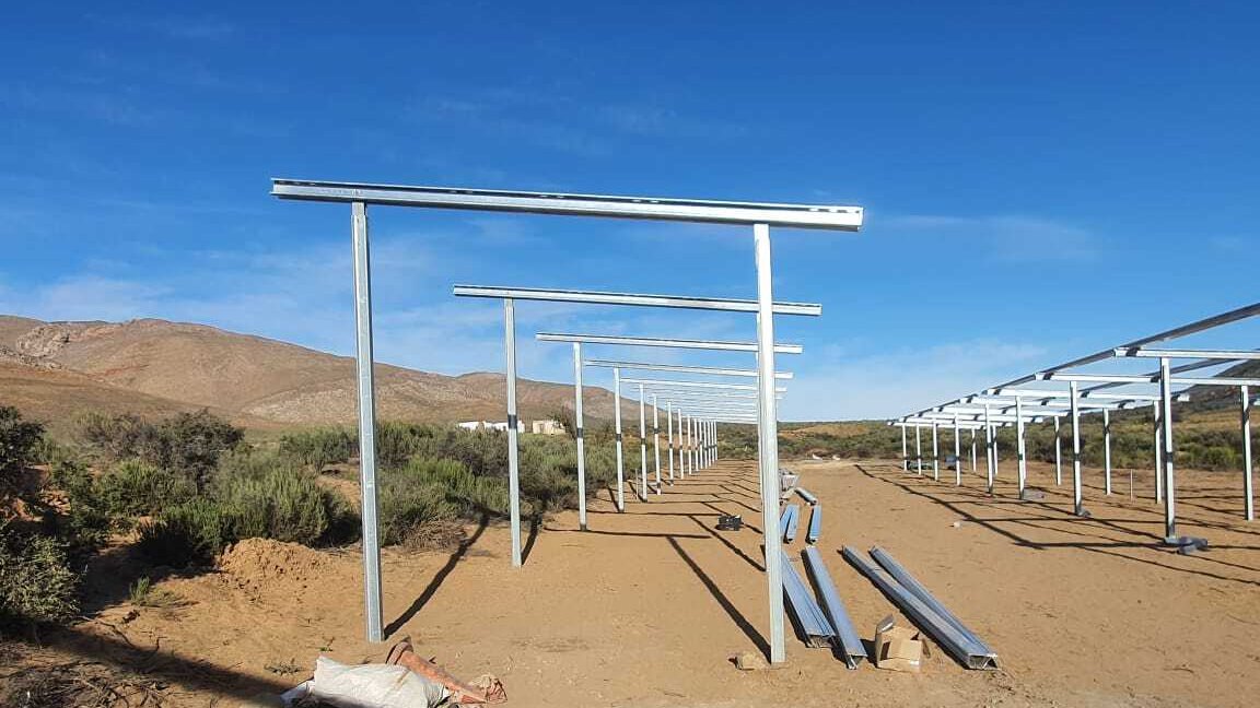 TheSunExchange's tweet photo. 🚧Construction update from Karoo Fresh: Mounting structures, modules &amp; transformers are ready for installation this week.  It's not too late to join more than 1,300 solar cell owners in this project: https://t.co/Or4sH3NV8h 
#InstallingSolar #PeoplePoweredSolar https://t.co/NE8fPFkPpd