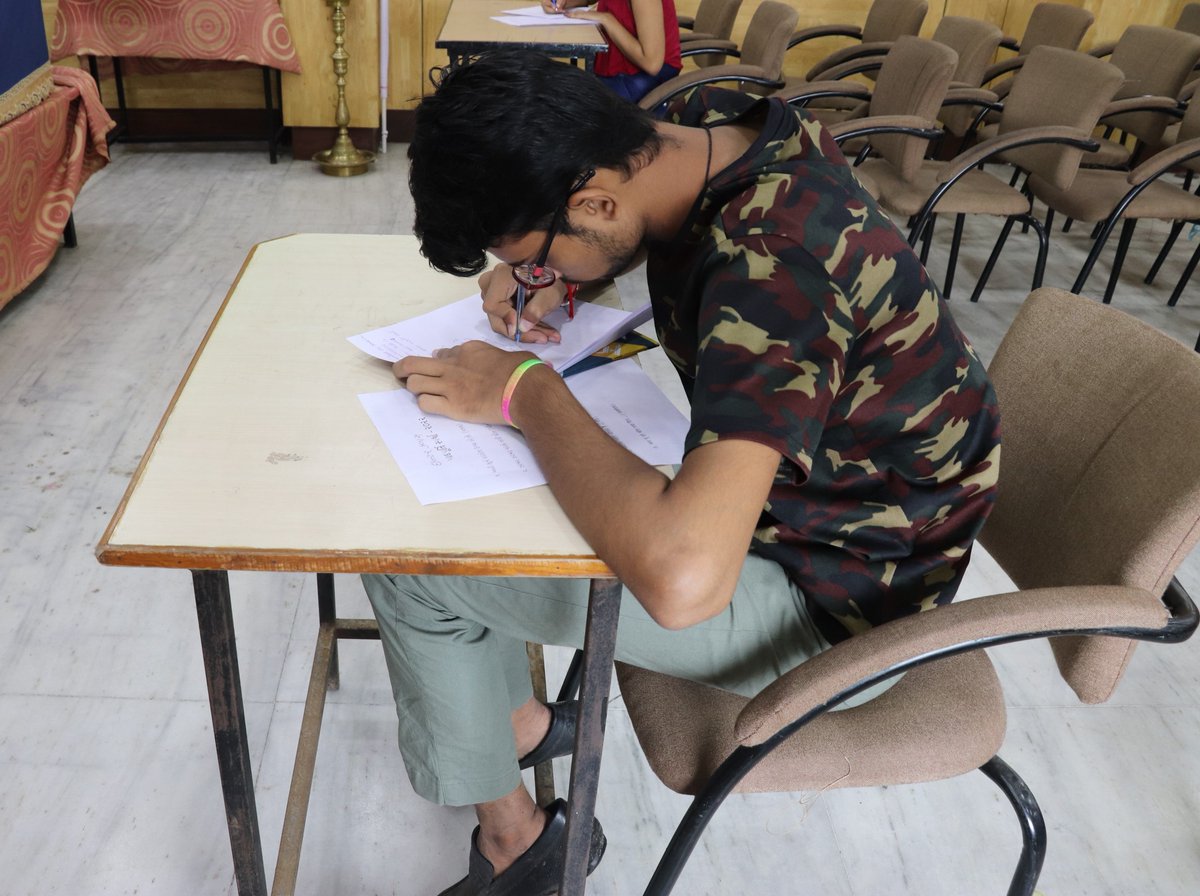 amroli10's tweet photo. Date : 17/08/2022, Wednesday ; “Inter Class Poetry Completion Competition”.
.
.
.
.
.
#amroli #amrolicollege #Bestcollege #Topcollege #JZShah #HPDesai #Poetry #PoetryCompletion #InterClass #InterClassCompetition #InterClassPoetryCompletionCompetition https://t.co/jeEJyhkZTc