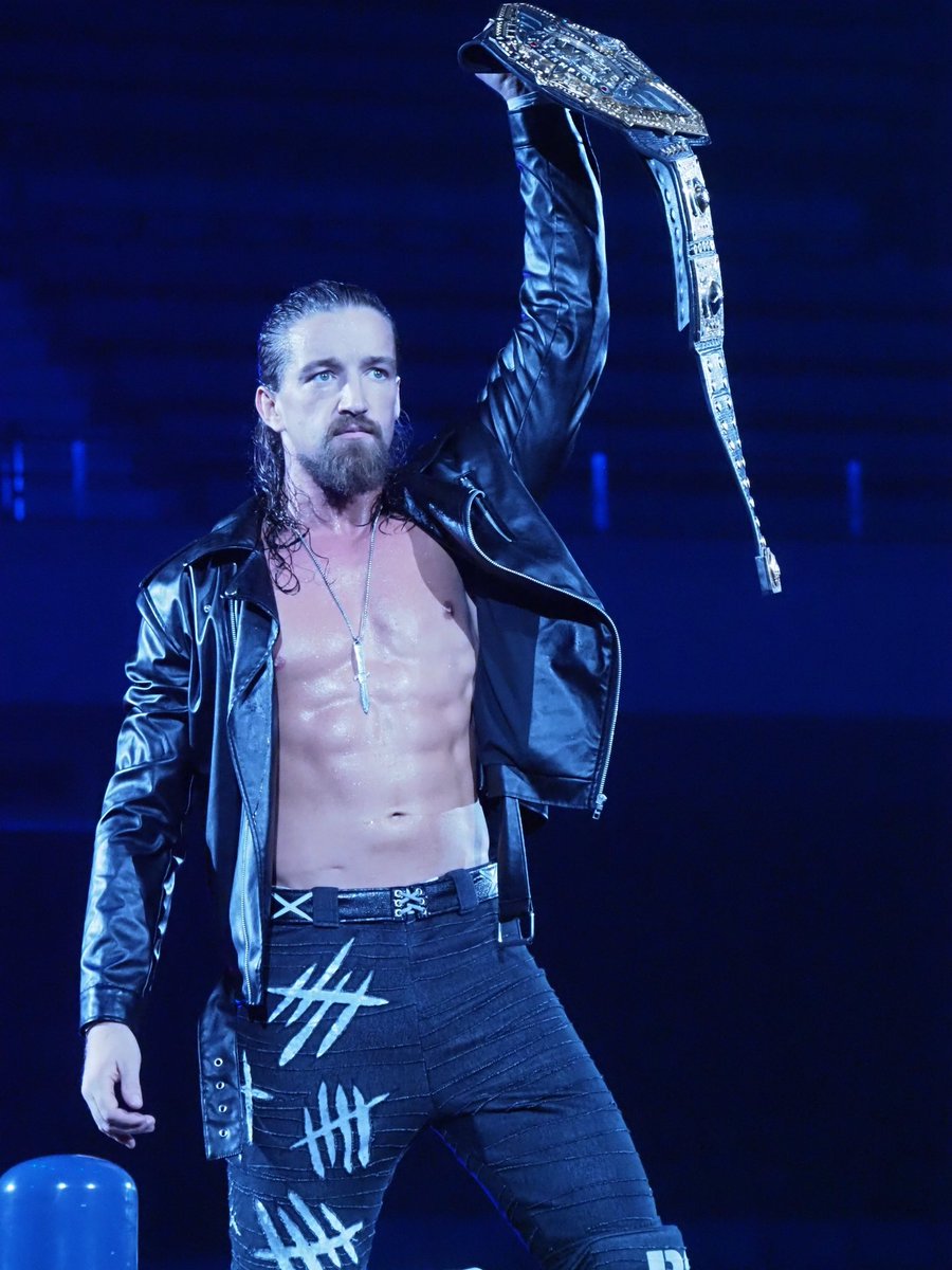 Evolve813EVIL's tweet photo. 2022年8月16日(火) 日本武道館  
昨日も現地で観れて今も試合を見返しましたが…😭😭😭
もう、2人の戦い大好きです。
これからも紡いで行ってください！ジェイ君最高でした。有難う御座います。
 #G1CLIMAX32 #tamatoga 
#SwitchbladeEra
#JAY1
#ToJAYsho #G1Final https://t.co/1PmBp1YNDJ