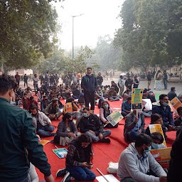 Sudhanshu2107's tweet photo. "Strenght Lies Not in Defence;
But in protest against Injustice"
Some Visual's of Protest.

Parents&amp;Student's of #JEEMain2022 reached Protest Of #JantarMantar. Today is the day to roar against Injustice.
@DG_NTA should consider
#JEEMainsThirdAttemptForAll https://t.co/c0nxBvadLB