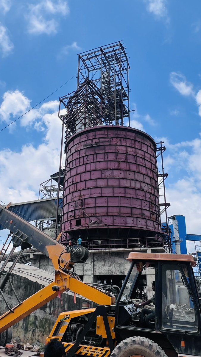 1skecl's tweet photo. 14mtr dia flyash silo fabrication &amp; erection work 
@riddhisiddhi_cement
#skeclproject https://t.co/ZOfI7lv59b