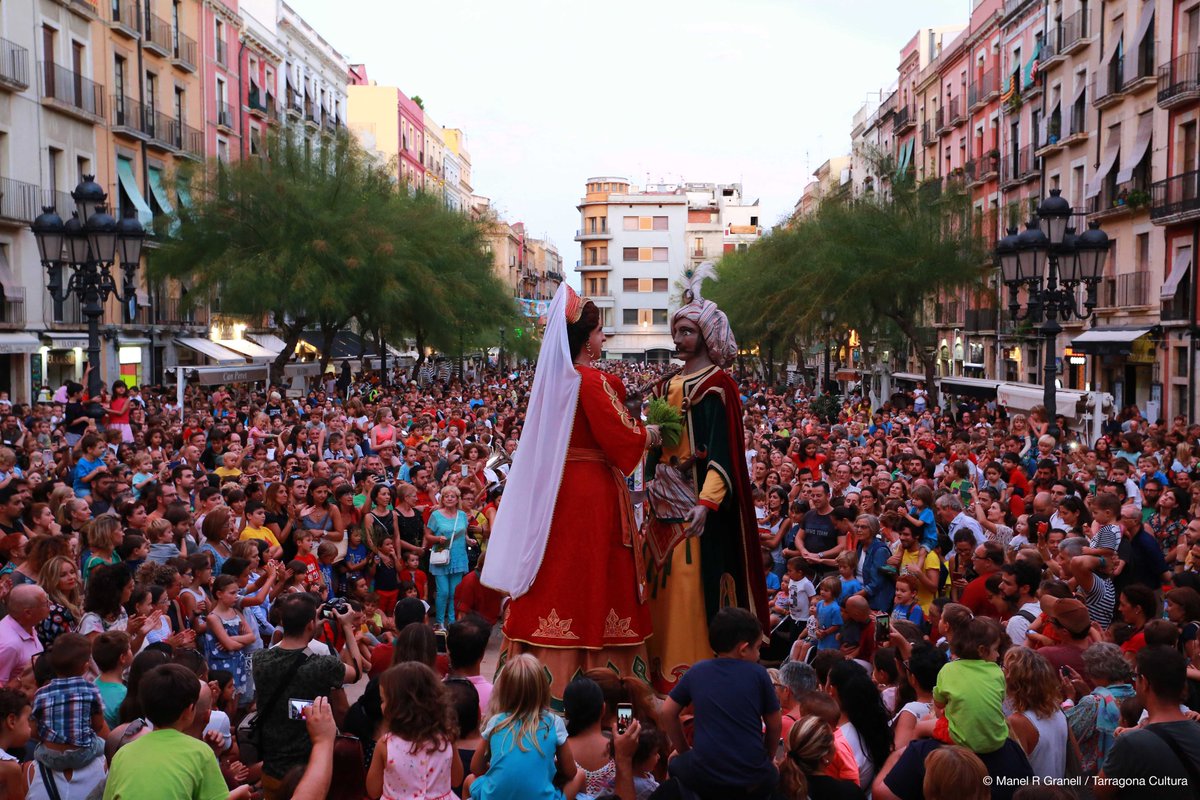 #SantMagí2022 | 🙌 Enguany la plaça de la Font tornarà a ser l'escenari del 'Ball de gegants', amb els <a href="/gegantstgn/">Gegants Moros i Negritos de Tarragona</a> i <a href="/gegantsvellstgn/">Gegants Vells TGN</a> la banda de música i els balls de bastons.

📌18/08, 20.30 h 
📲 bit.ly/3SWG4O3