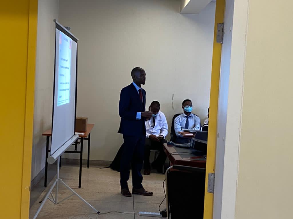 DrPissi's tweet photo. Dr Oriba, smart well dressed presenting: mock defense https://t.co/G5xkjI7uQq