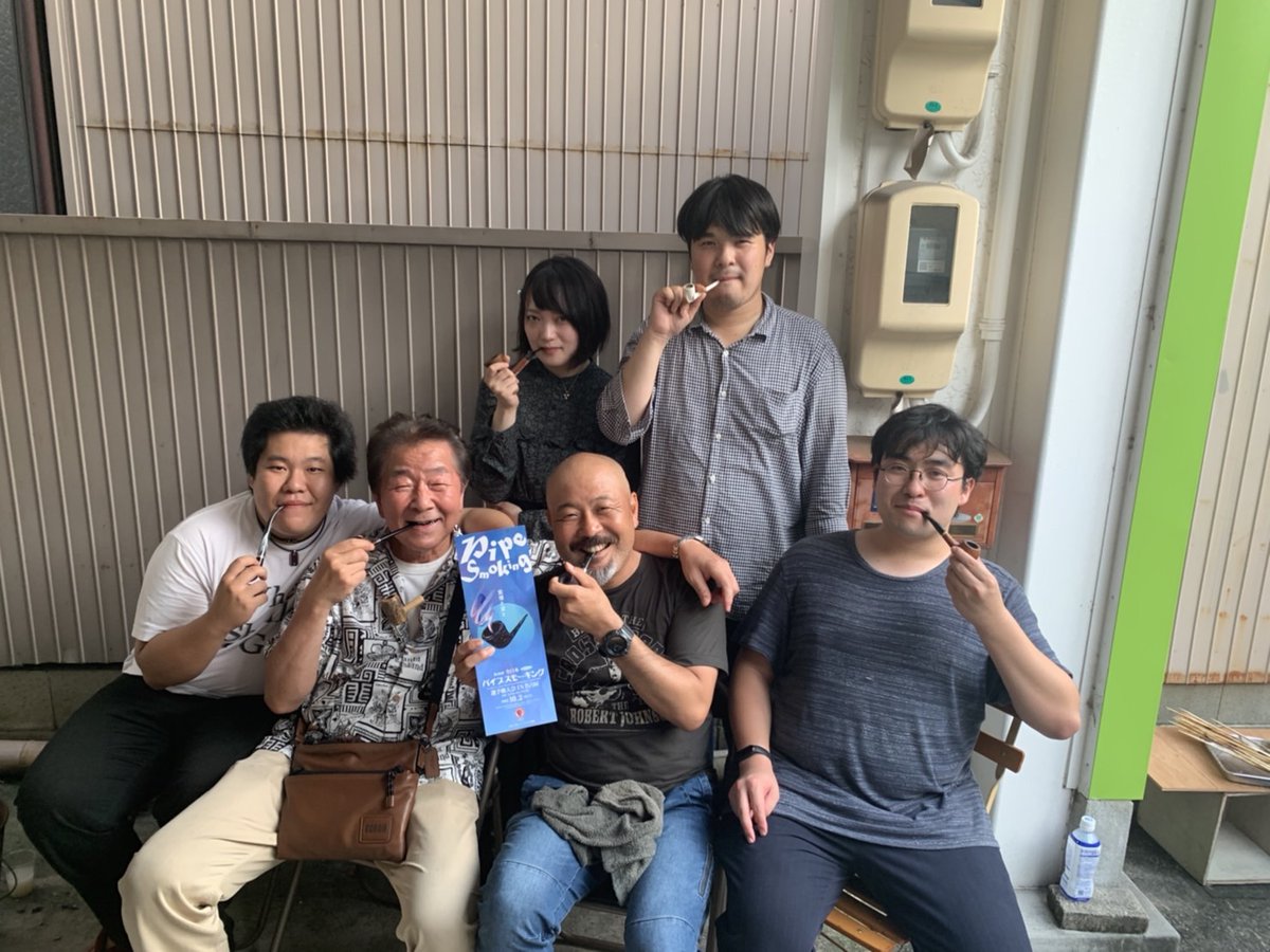 大会まで、なごやかパイプクラブ内の士気を上げるため、名古屋の某タバコ屋にて懇親会を行いました！

一緒に嗜むと煙草もより一層美味いものです( ´ー｀)y-~~

そしてクラブ外よりNew　Challenger!!!1名です笑
まだまだフリー参加者どしどしお待ちしております👍