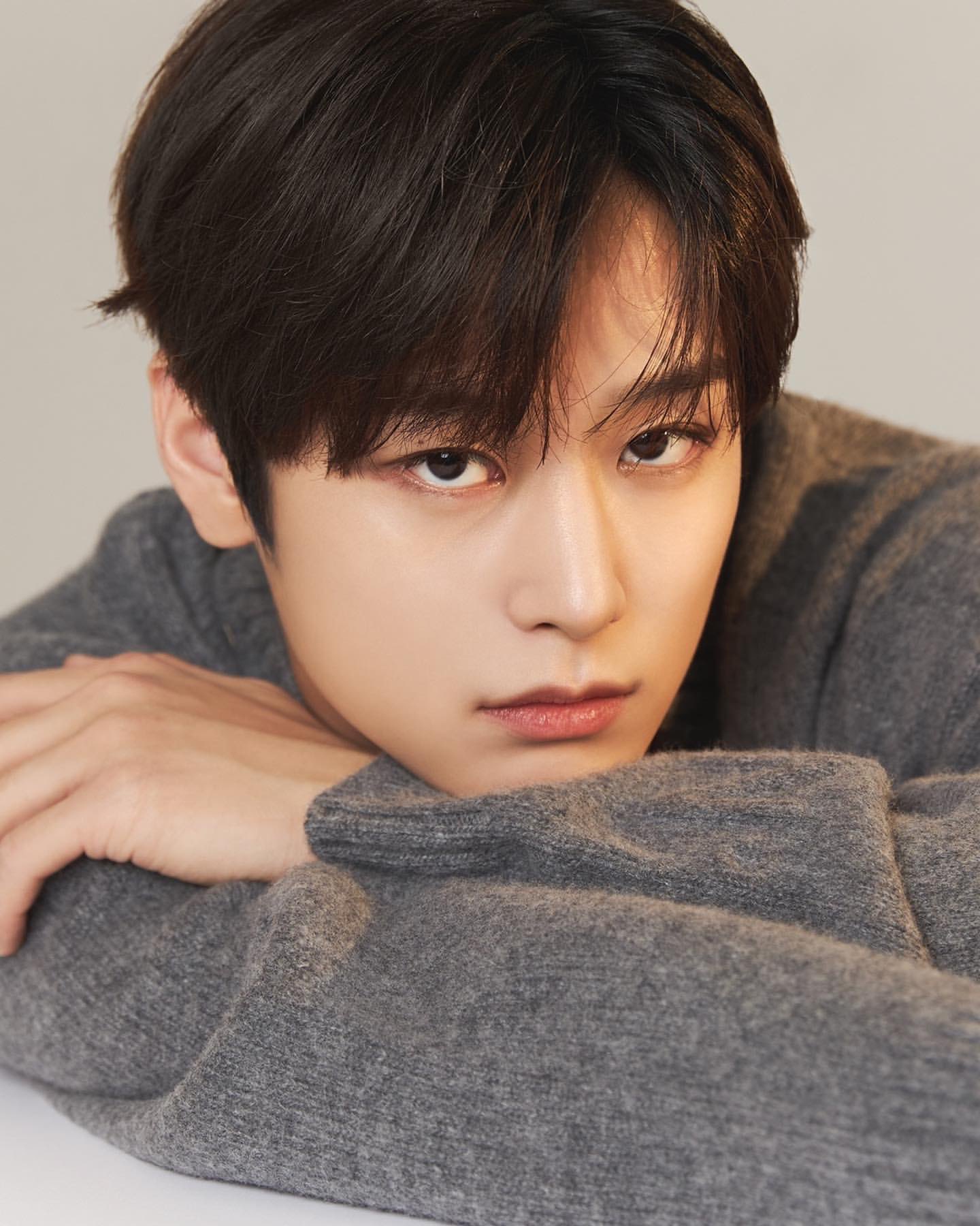 [잡담] 더보이즈 주연 스튜디오 개인사진 각자 픽 골라보자 | 인스티즈