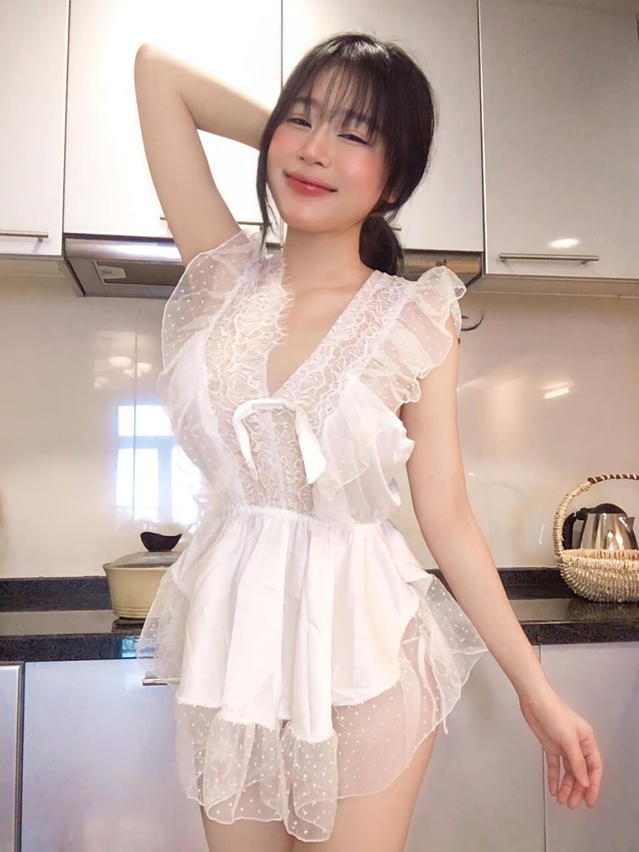 TYanlian's tweet photo. Mọi người ơi, nút LIKE bị gì rồi nè, không click vào được. Mọi người thử LIKE coi được không?”. Sau đó status đó được 1000 like. https://t.co/xzm2TJYDvt