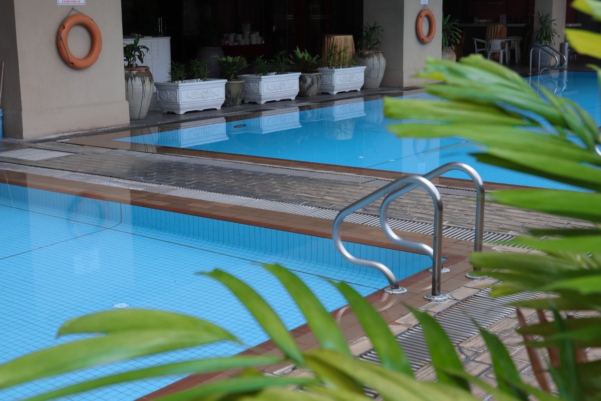 kl_continental's tweet photo. Our hotel-style outdoor pool awaits. Sink in to our lounge chairs or take a swim in our swimming pool. Now is the time to rediscover Kuala Lumpur with Hotel Grand Continental Kuala Lumpur.
#grandconkl #hgckl #grandcontinentalhotel #swimmingpool #klccview #yourcomfortisourprior https://t.co/f3Cj6U1t9W