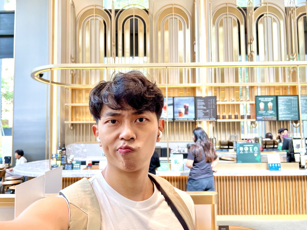 Marc83971648's tweet photo. 據說是網美景點的星巴克
#tapestrycollection #hilton #starbucks #taipei #summer2022 #selfie #taiwantravel https://t.co/C9OOhiCj7T
