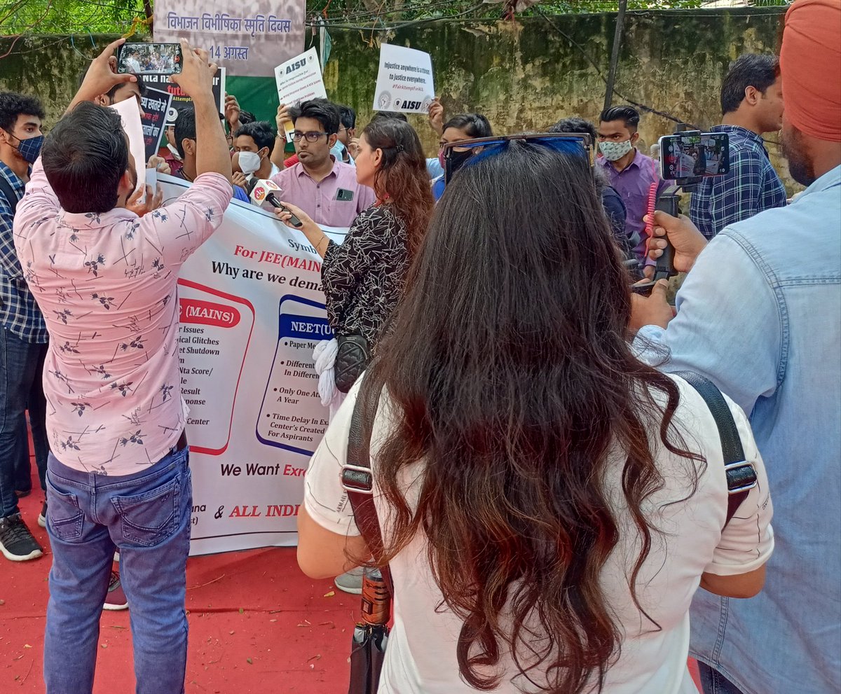 Official_AISU's tweet photo. "अन्नाय" के विरुद्ध बोलना भी एक बहुत बड़ा "न्याय" करना ही होता है..!

Students are raising their voice against injustice

#JEEMainsThirdAttemptForAll 
#SecondAttemptForNEETUG
#CUETUG2022 
#ChaloJantarMantar https://t.co/yl5VJ3BdYZ