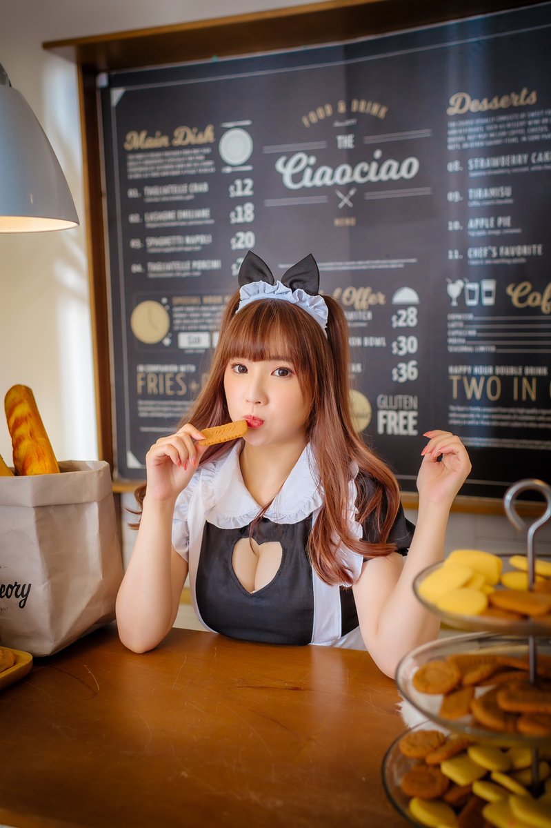 Tmc33181's tweet photo. 可愛的音樂老師化身為一日女僕.
替主人打理房間及料理食物.
這是多麼美好的畫面!

感謝JKF福利社
#JKF #JKF論壇 #JKF福利攝 #小蘋果
#女僕 #cosplay #台湾 #メイドカフェ #steamedencafe #butlercafe #メイド #コスプレ #maidcafe #butler #メイド喫茶 #cosplay #角色扮演 #性感 #人像 #教師 https://t.co/NHSrmbqjKW