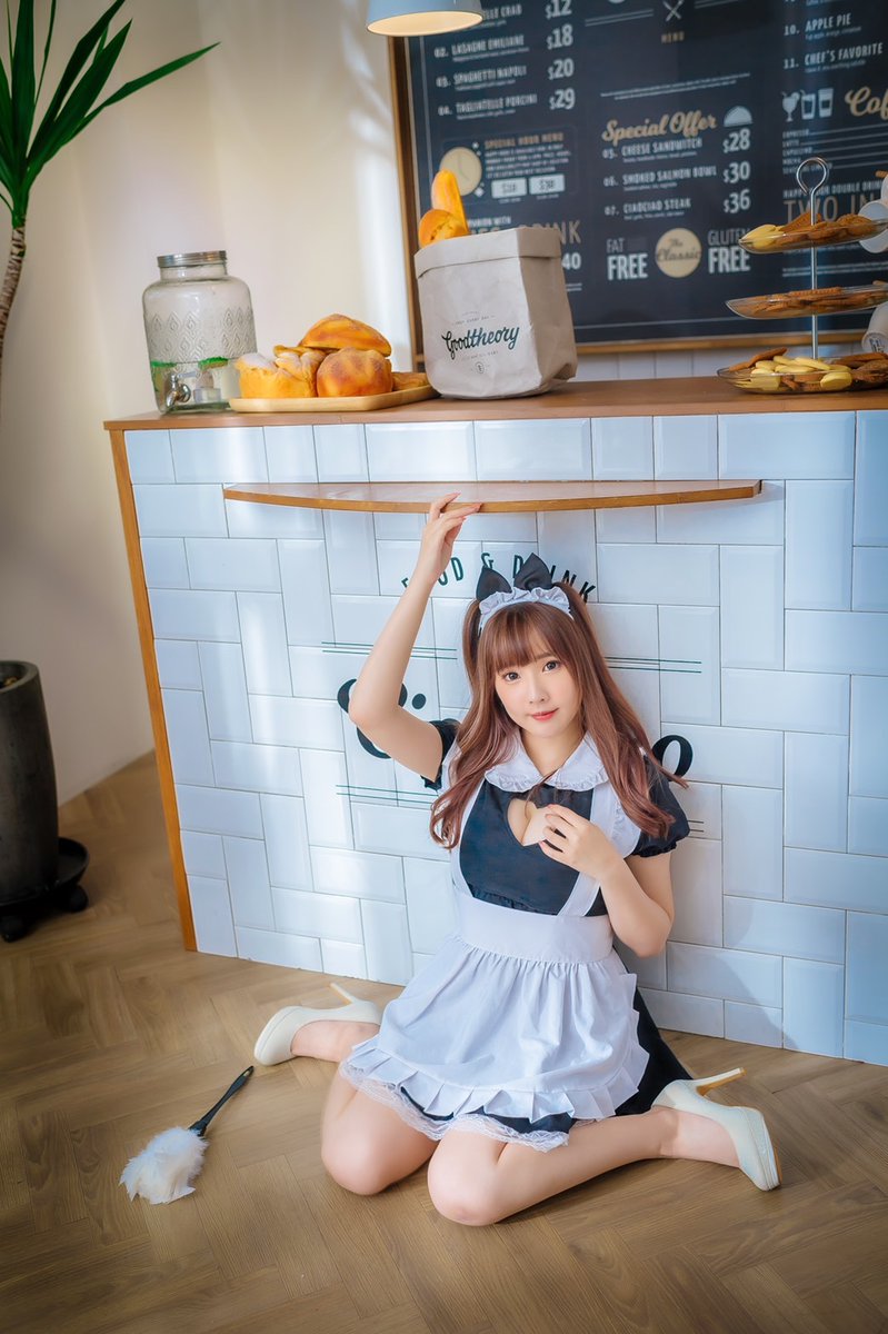 Tmc33181's tweet photo. 可愛的音樂老師化身為一日女僕.
替主人打理房間及料理食物.
這是多麼美好的畫面!

感謝JKF福利社
#JKF #JKF論壇 #JKF福利攝 #小蘋果
#女僕 #cosplay #台湾 #メイドカフェ #steamedencafe #butlercafe #メイド #コスプレ #maidcafe #butler #メイド喫茶 #cosplay #角色扮演 #性感 #人像 #教師 https://t.co/NHSrmbqjKW