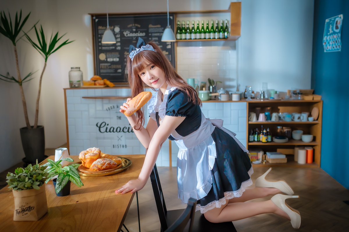 Tmc33181's tweet photo. 可愛的音樂老師化身為一日女僕.
替主人打理房間及料理食物.
這是多麼美好的畫面!

感謝JKF福利社
#JKF #JKF論壇 #JKF福利攝 #小蘋果
#女僕 #cosplay #台湾 #メイドカフェ #steamedencafe #butlercafe #メイド #コスプレ #maidcafe #butler #メイド喫茶 #cosplay #角色扮演 #性感 #人像 #教師 https://t.co/NHSrmbqjKW