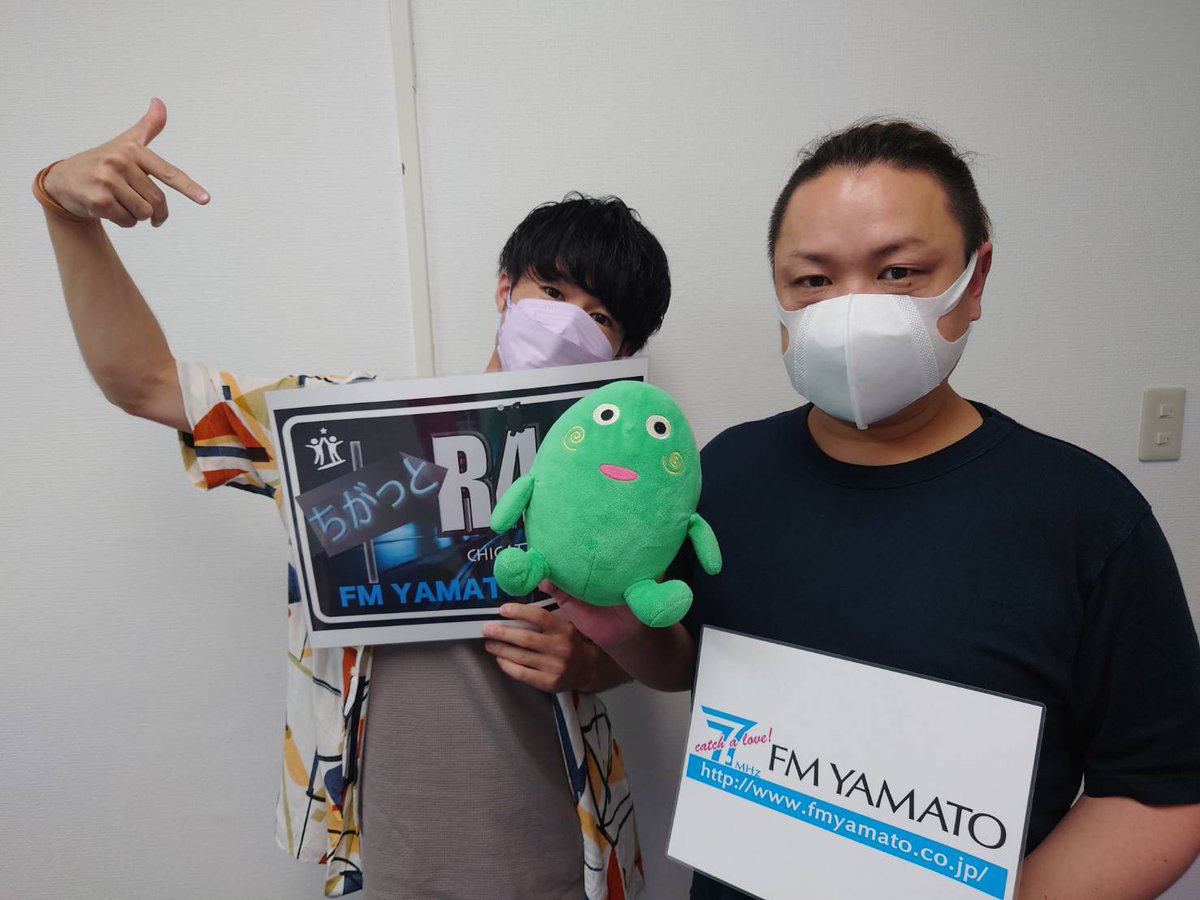 chigaradi467's tweet photo. 毎週水曜日22時〜FMやまと77.7MHz
【ちがっと！R467】

第三週目は　＃イチノイー伊藤
と
シンガーソングライター
#立林侑也　が担当！
おすすめの音楽の紹介やカバーソングコーナもあり！
秦基博さんのの虹が消えた日をカバーでお届け！！
スマホ、パソコンからでも聴けます
https://t.co/yzzCY4ofDl https://t.co/EW66KuGEut