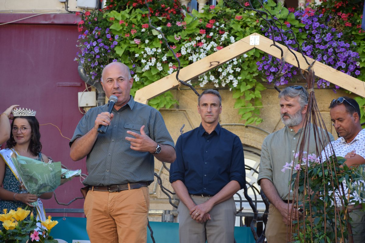 Prefet03's tweet photo. #Viticulture
Festival viticole et gourmand de #SaintPourçainsursioule
 Alexandre Sanz, secrétaire général de @Prefet03 a assisté à l'ouverture du 16ème festival avec le député @YannickMonnet3, le maire de St Pourçain @E_Ferrand_03 et les élus du Saintpourcinois. https://t.co/nWoNodCL5y