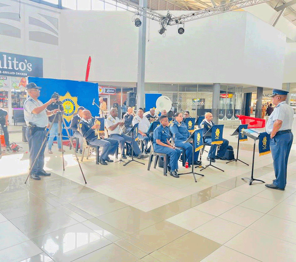 umlazitimes's tweet photo. Amaphoyisa akhuthaza ukubambisana phakathi kwezinhlaka zezokuphepha nomphakathi

Full story here https://t.co/XBJRSrrLlt

#umlazitimes #tabloidnewspapers #communitynews https://t.co/VMAZCNJa4E