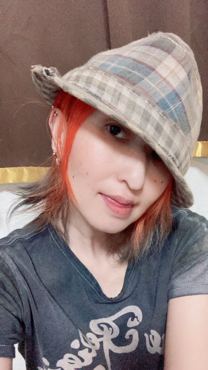 #ヘアカラー #オレンジ#ブルー！
やっとカラー変えたぁ!オレンジ可愛い色で気にいった！毛先はブルー