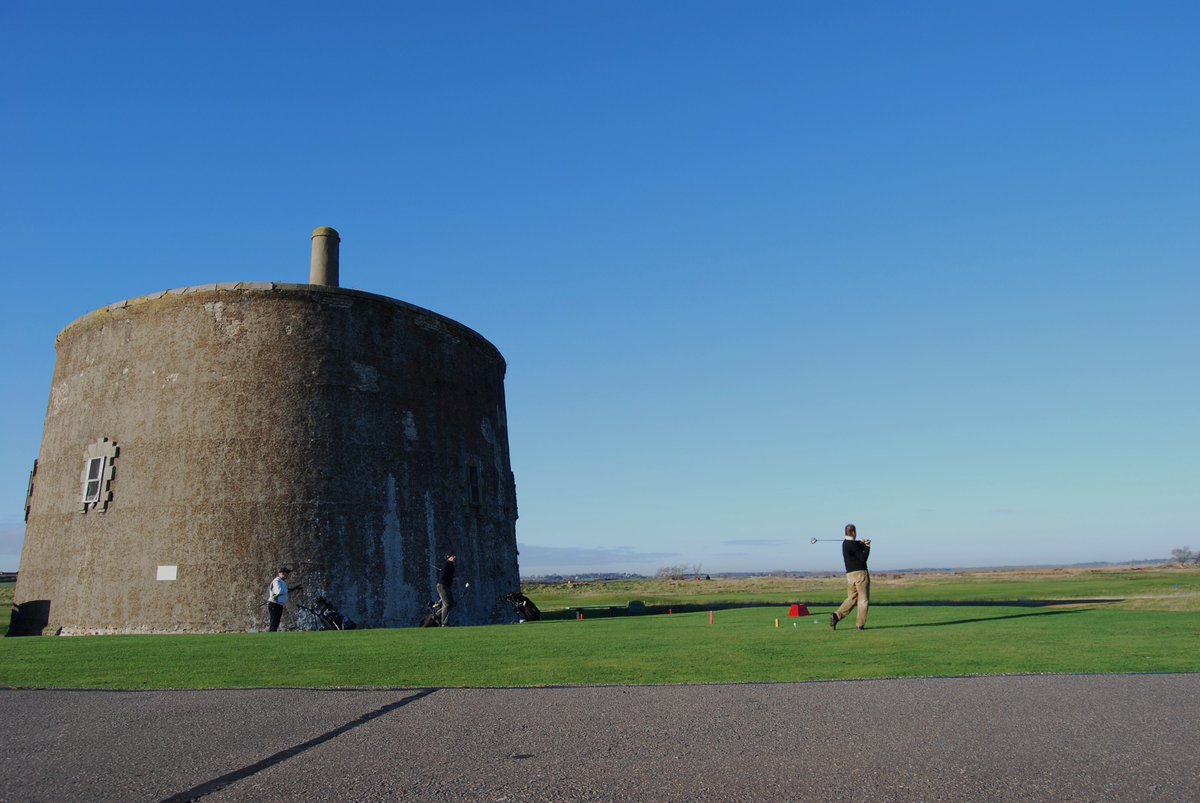 TheSuffolkMan's tweet photo. #Napoleonic #Martello #Tower #Felixstowe #Suffolk #golfer https://t.co/sY4GjKDyJU