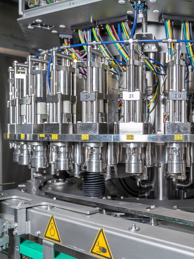 KronesAG's tweet photo. Can you fill the love tonight? Our #Modulfill certainly does.π€© This filling-system impresses us with perfectly matched process steps and top performance. Is this machine the perfect match for you?π #Krones #KronesAG #GermanBlingBling https://t.co/w3hTxzmFdi