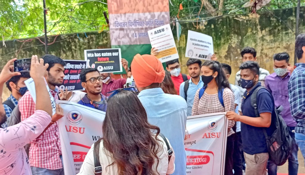 Official_AISU's tweet photo. Symbolic protest is going on  at Jantar Mantar,  please join &amp; raise your voice against injustice 

#JEEMainsThirdAttemptForAll
#NTAJawabDo
#ChaloJantarMantar 
#CUETUG2022 
#SecondAttemptForNEETUG https://t.co/SjMbJoH1Mf