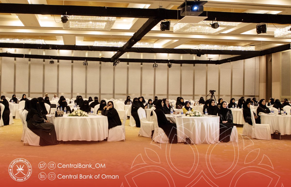 CentralBank_OM's tweet photo. 🔴 يحدث الآن | #البنك_المركزي_العماني يقدم ورشة عمل توعوية حول دور المرأة في الإدارة المالية للأسرة بمحافظة ظفار، وذلك ضمن أعمال برنامج البنك المركزي العماني #تواصل | 🌟

#لقاءات_البنك_المركزي_العماني
#خريف_ظفار https://t.co/wzGaPjYs6N