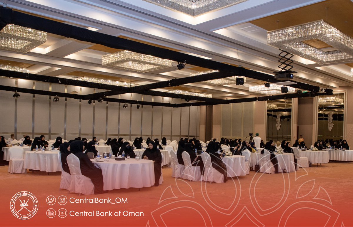 CentralBank_OM's tweet photo. 🔴 يحدث الآن | #البنك_المركزي_العماني يقدم ورشة عمل توعوية حول دور المرأة في الإدارة المالية للأسرة بمحافظة ظفار، وذلك ضمن أعمال برنامج البنك المركزي العماني #تواصل | 🌟

#لقاءات_البنك_المركزي_العماني
#خريف_ظفار https://t.co/wzGaPjYs6N