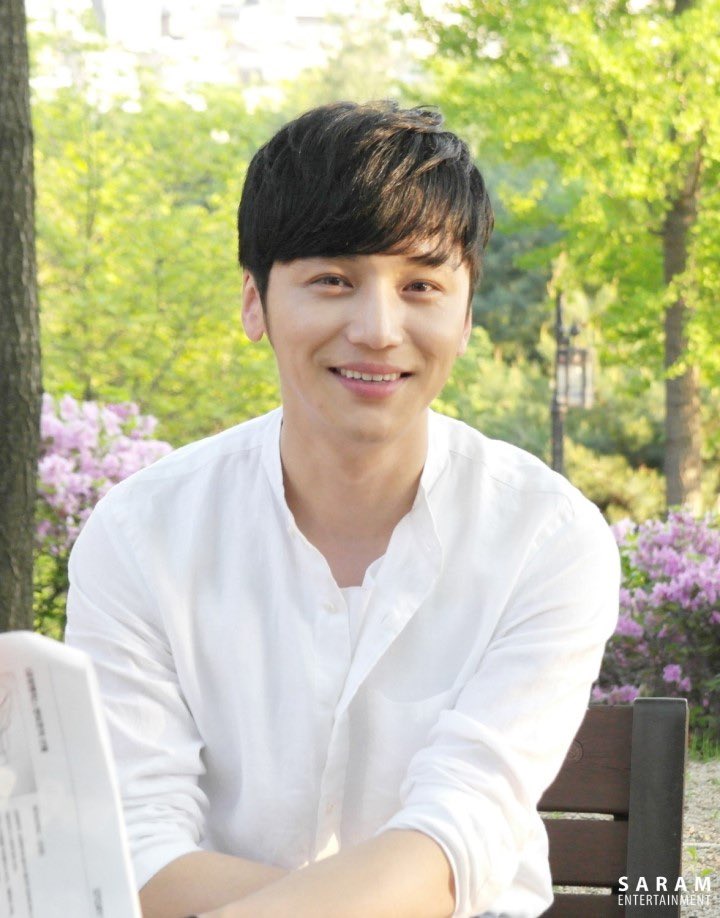 sa2goo's tweet photo. 너무 이뻐서 기절할거같애 진짜
여긴 변요한씨 광고촬영장인데
왜 아기꽃사슴이앉아있나요.... https://t.co/PQ6VaPeBJM
