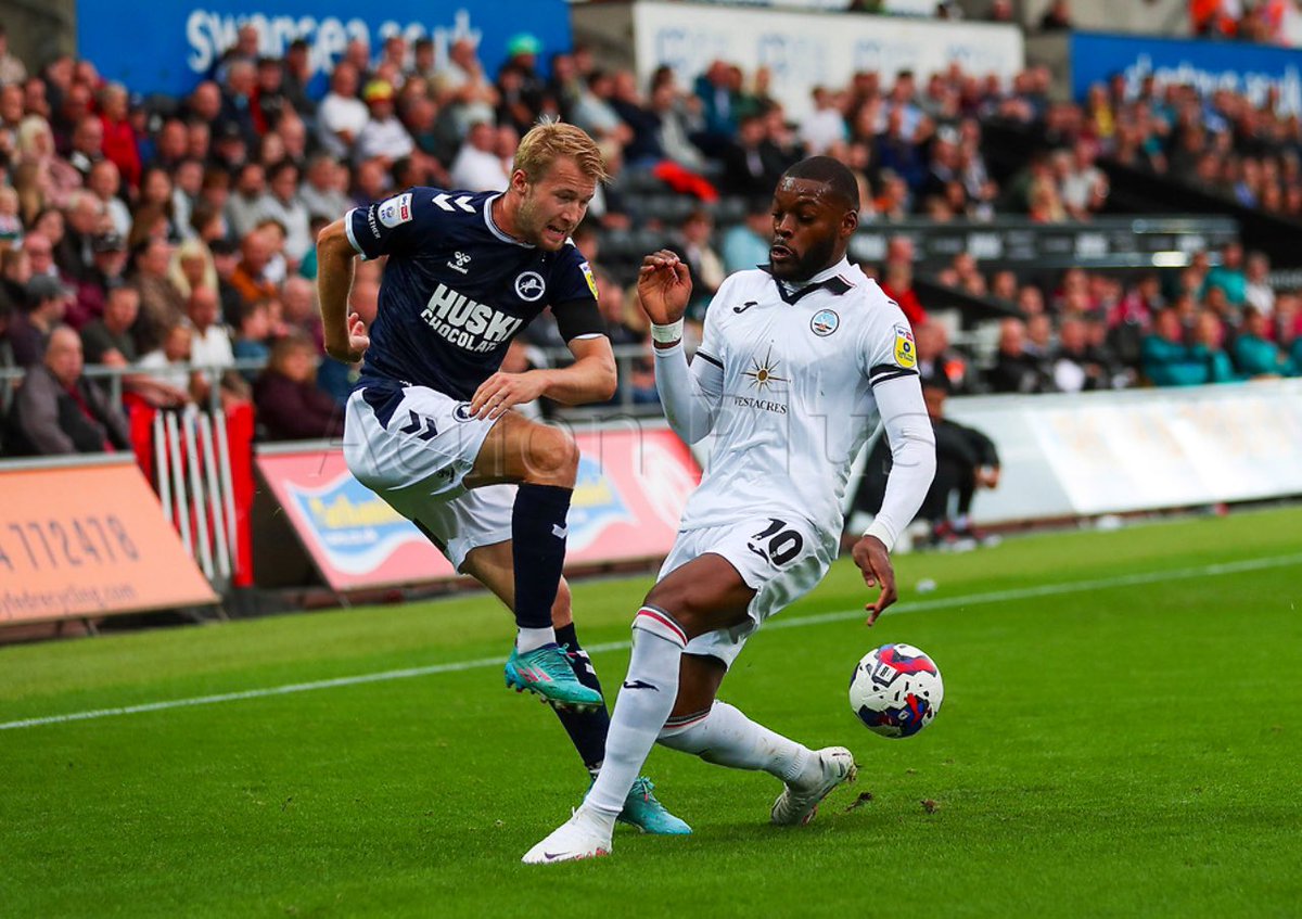 pauljenkinspix's tweet image. A few from Swansea City v Millwall last night #SwanseaCity #MillwallFC #SWAvMIL