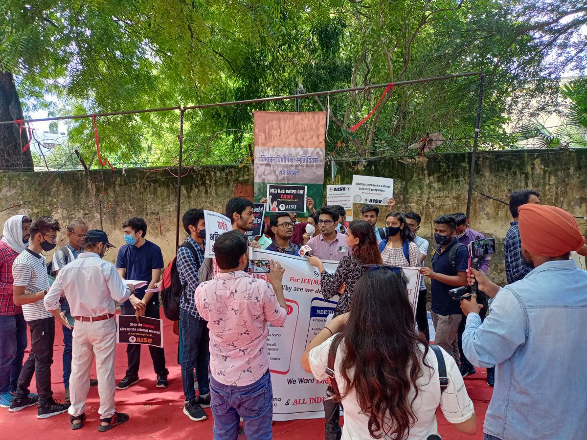 AryanS_1's tweet photo. We faced the problem and we have to speak against injustice and we also have to fight for our justice.

#ChaloJantarMantar 
#ChaloJantarMantar4Jee_Neet_Cuet 
#NTAJawabDo 
#JEEMainsThirdAttemptForAll https://t.co/lMcujXzYF5
