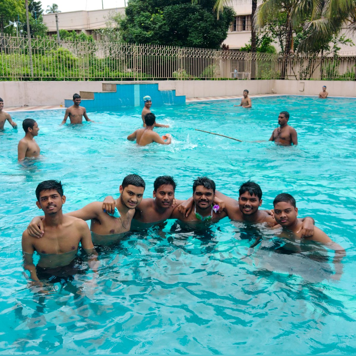 Debotsav9100's tweet photo. 🏊🏊☀️

#sundayfunday #ndpians #swimming #summerdays #funwithfriends #hs23 #swimmingtime #enjoyinglife https://t.co/sTlocSXNmf